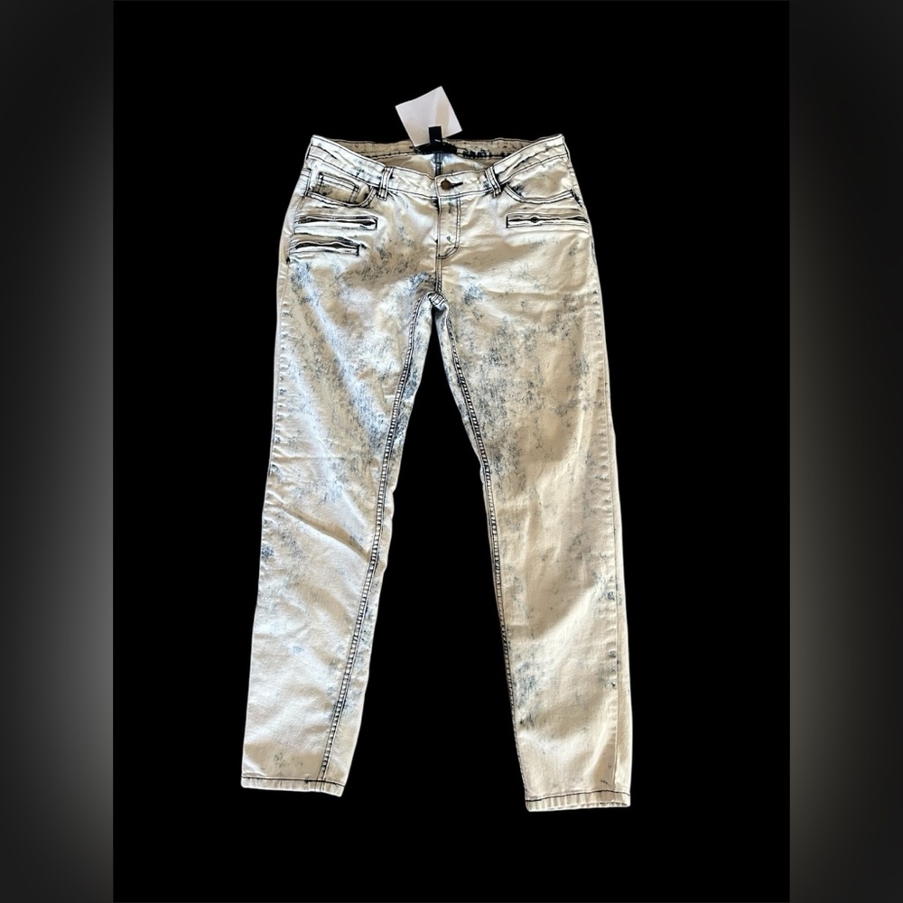 Forever 21 acid wash straight mid rise leg jeans (size 8)